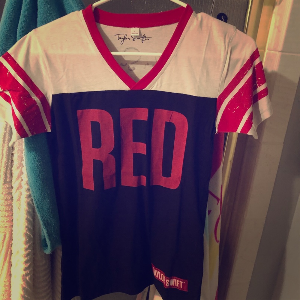 Taylor Swift t-shirt